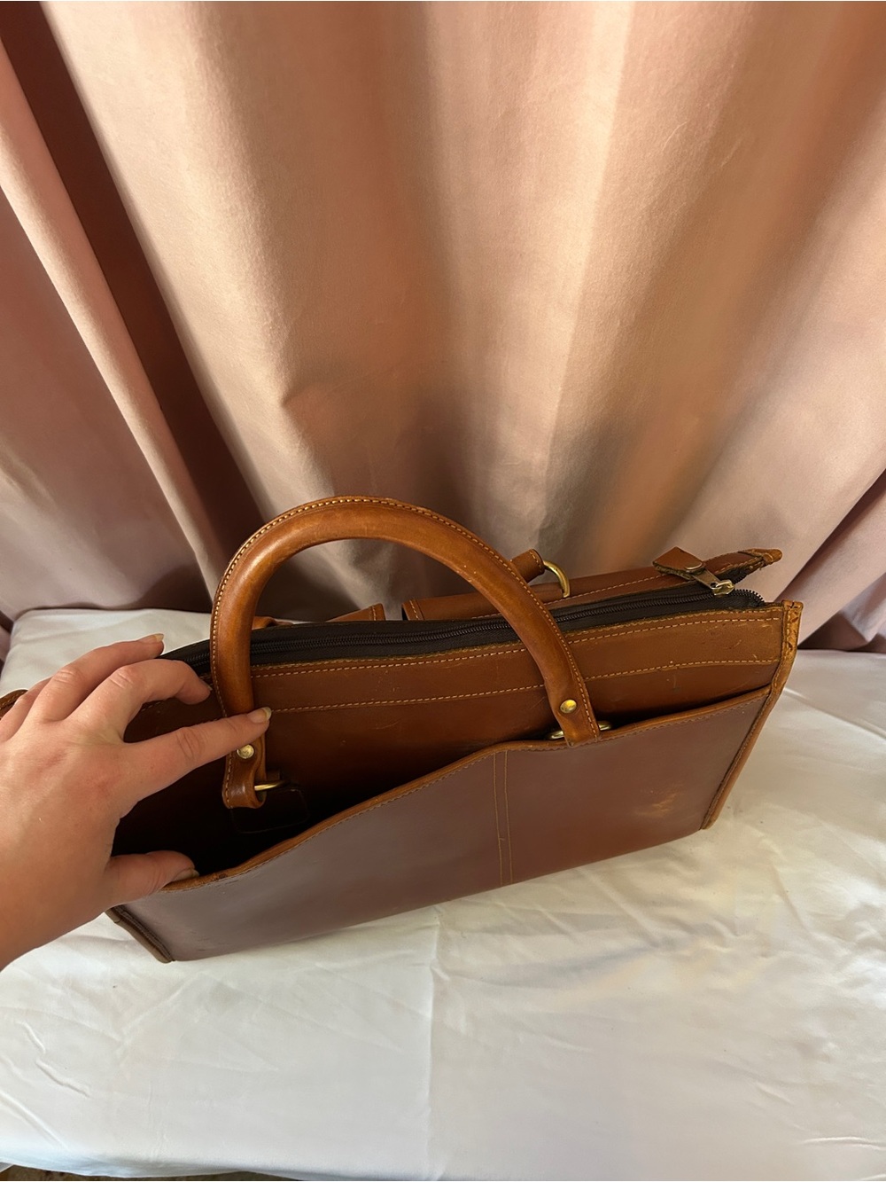 Vintage Leather Briefcase - Picture 5 of 6